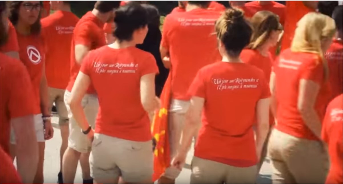 Screenshot 2women